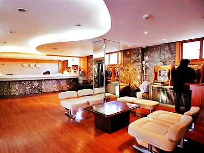 Namsan Park Hotel Seoul 2*,